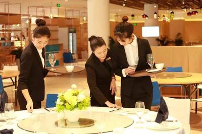 你與酒店精英之間，只差一個三亞中瑞酒店管理職業(yè)學(xué)院